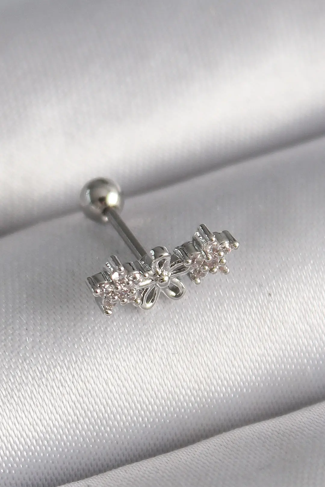Utterly Good 316L Çelik Zirkon Taşlı Çiçek Tragus Piercing Gümüş