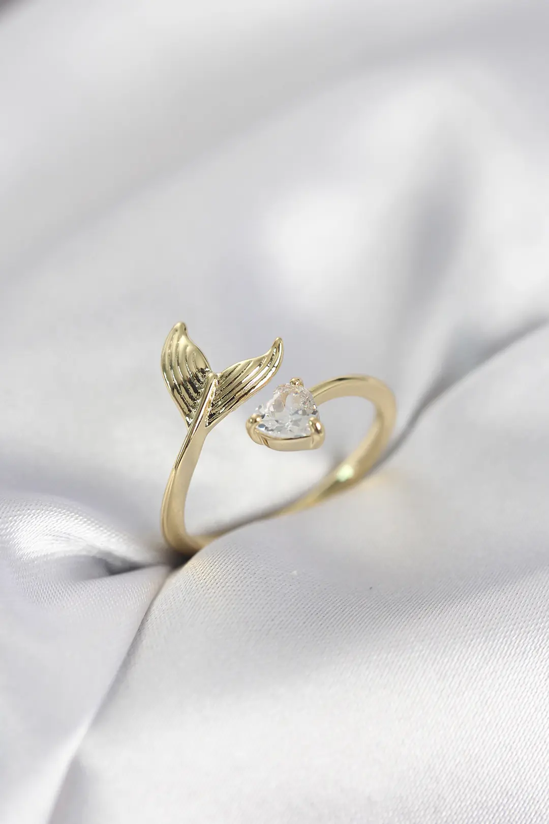 Utterly Good Balık Kuyruğu Model Zirkon Taşlı Gold Kaplama Kadın Yüzük
