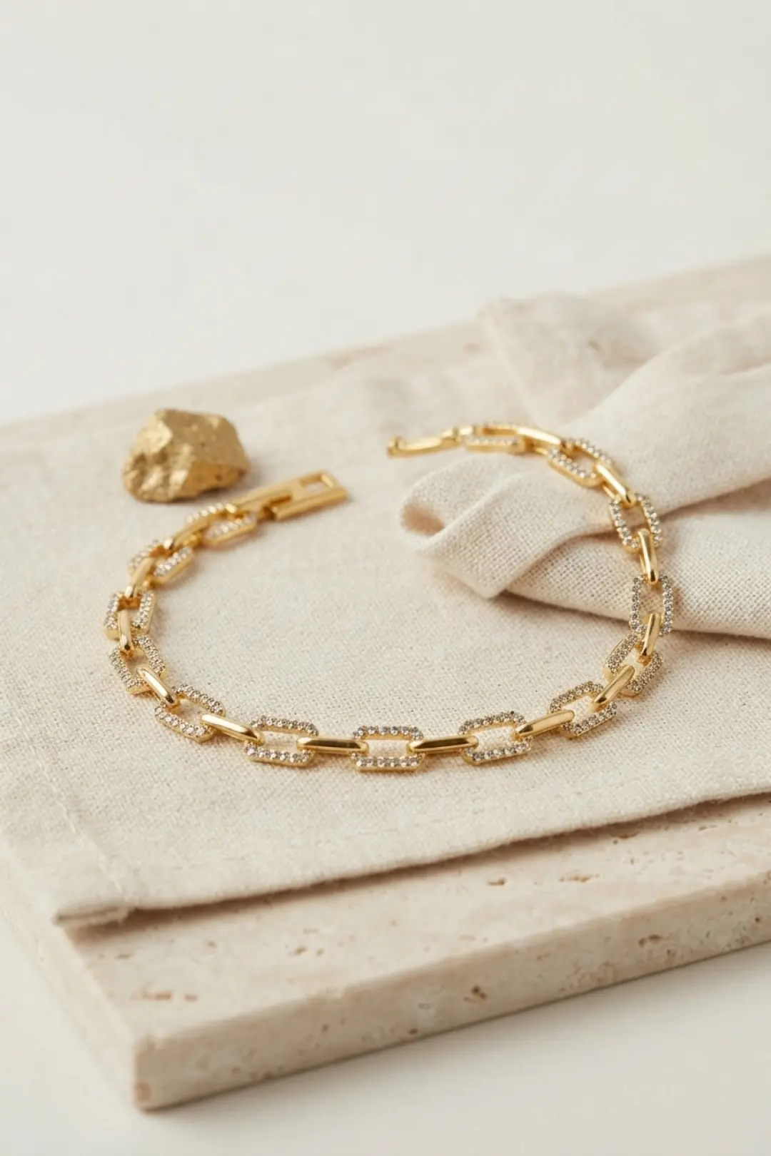 Utterly Good Bayan Bileklik Gold Kaplama Pirinç Sıralı Kare Zirkon Taşlı