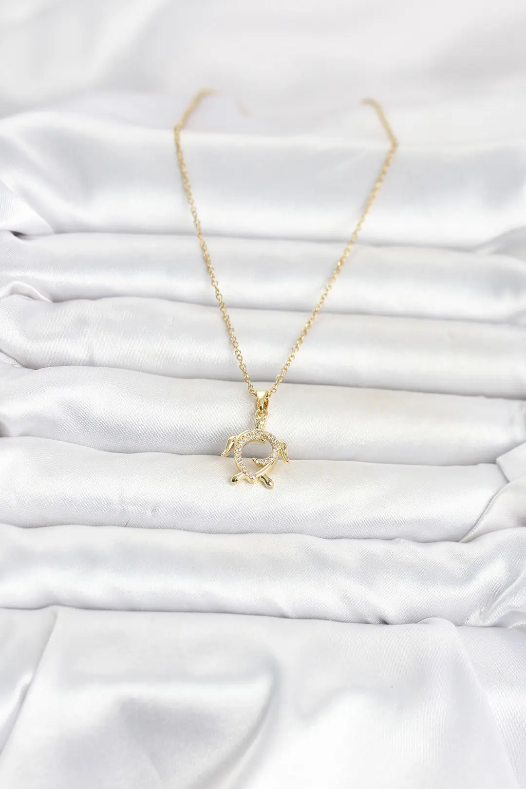 Utterly Good Caretta Kolye Gold Renk 316L Çelik Zirkon Taşlı Kadın Kolyesi