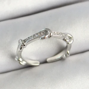 Utterly Good Düğüm Figürlü Zirkon Taşlı Kadın Yüzük Gümüş Renk Ayarlanabilir