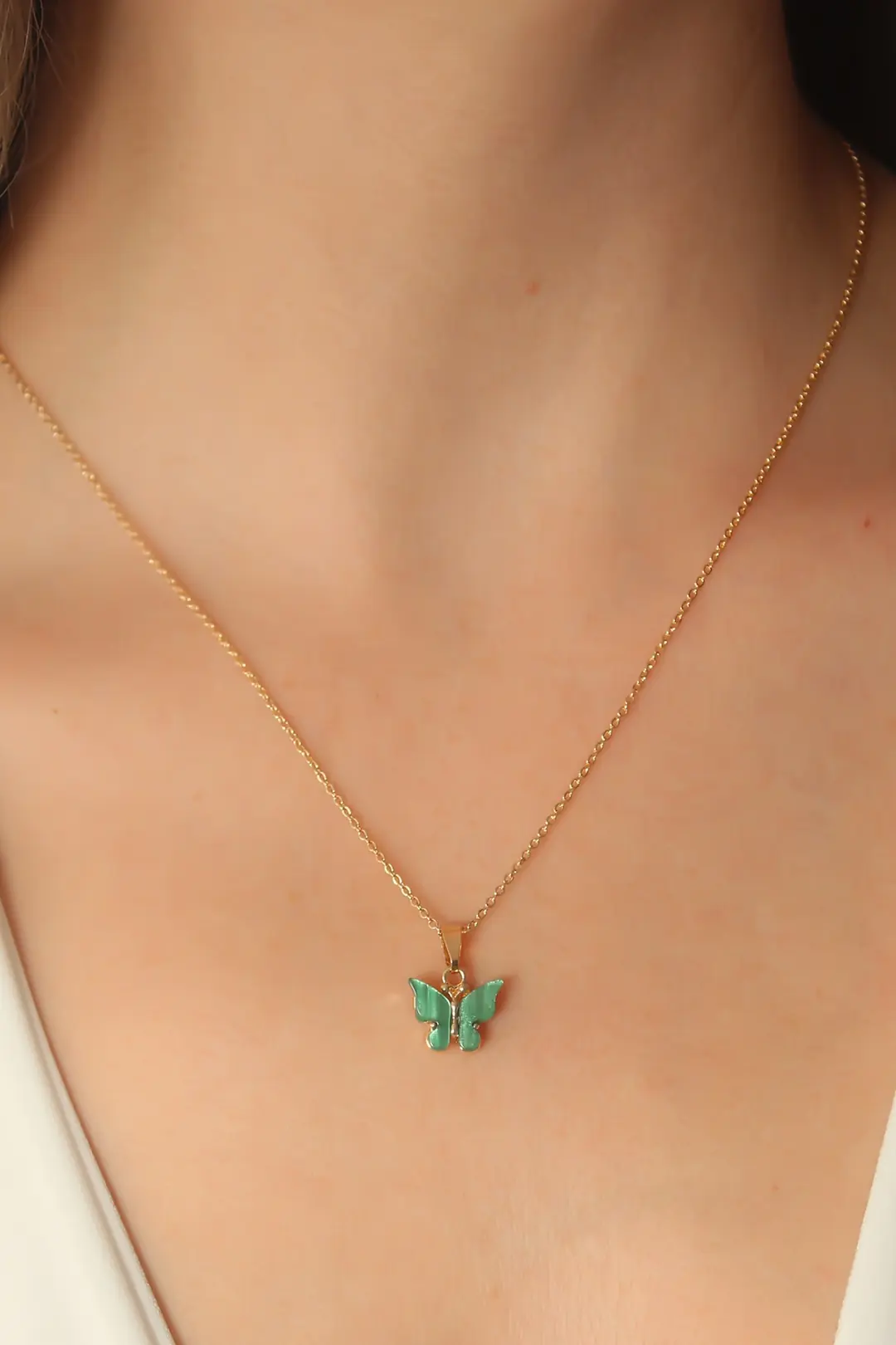 Utterly Good Gold Kaplama Kelebek Figürlü Yeşil Taşlı Kadın Kolye