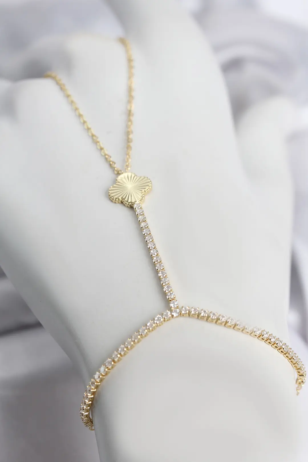 Utterly Good Gold Renk Yonca Model Zirkon Taşlı Şahmeran Kolye