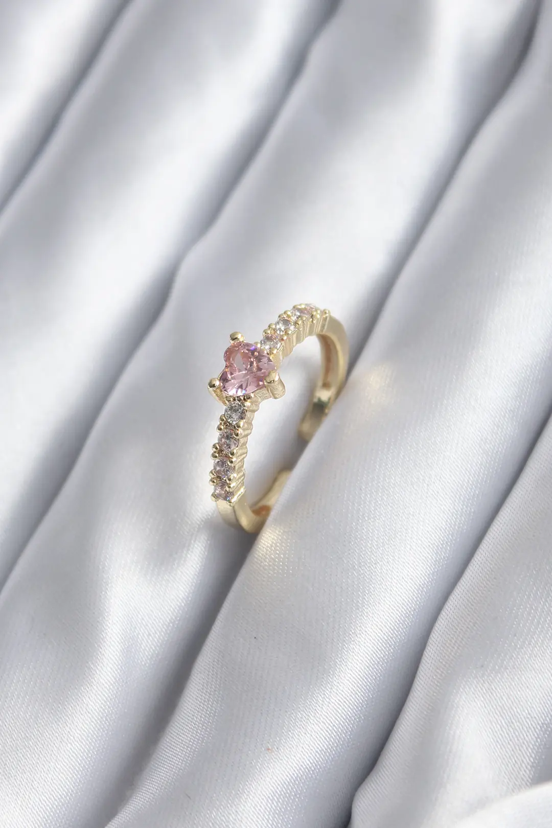 Utterly Good Gold Renk Zirkon Taşlı Pembe Kristal Kalp Model Kadın Yüzük