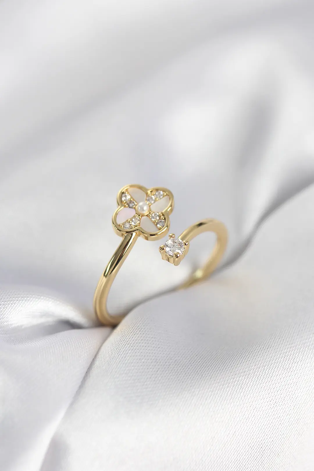 Utterly Good Gold Renk Zirkon Taşlı Yonca Model Kadın Yüzük