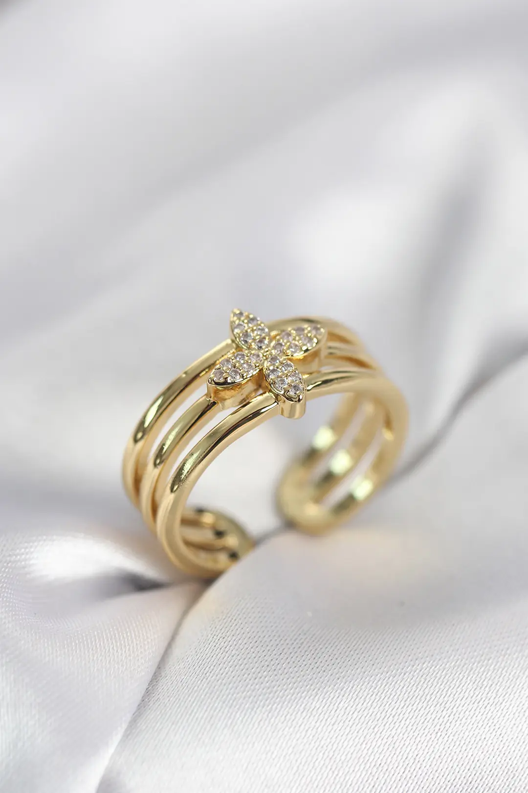 Utterly Good Gold Renk Zirkon Taşlı Yonca Model Kadın Yüzük