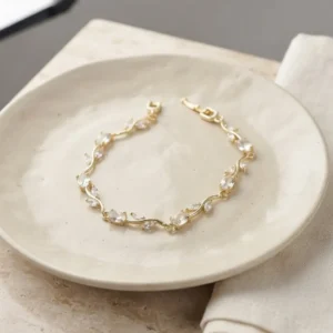 Utterly Good Gold Renk Zirkon Taşlı Çiçek Model Kadın Bileklik