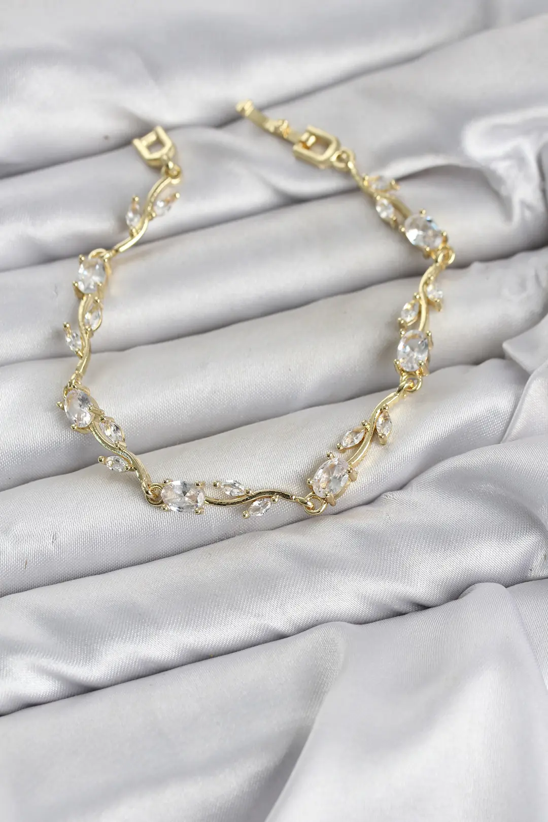 Utterly Good Gold Renk Zirkon Taşlı Çiçek Model Kadın Bileklik