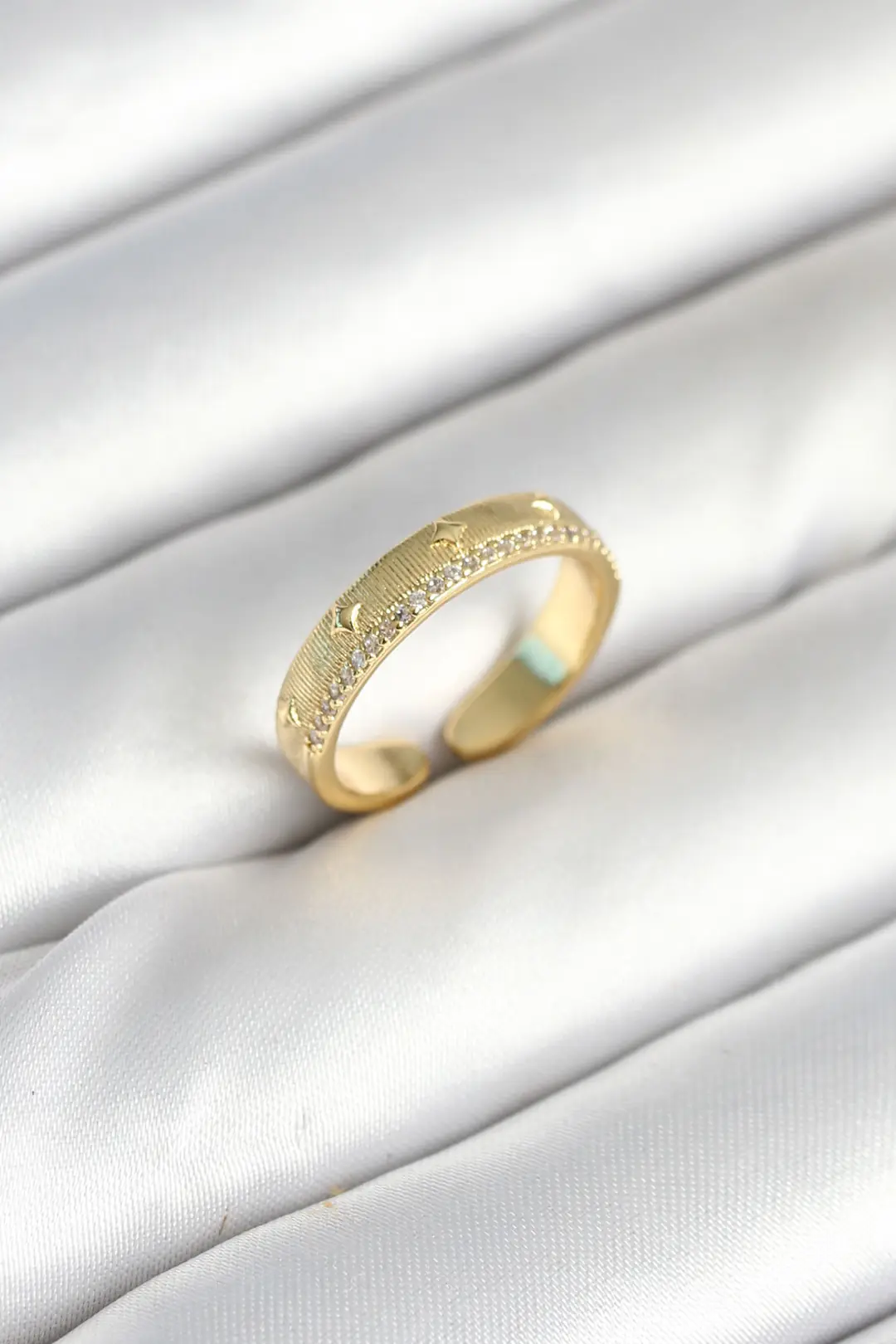 Utterly Good Gold Renk Şerit Zirkon Taşlı Kadın Yüzük
