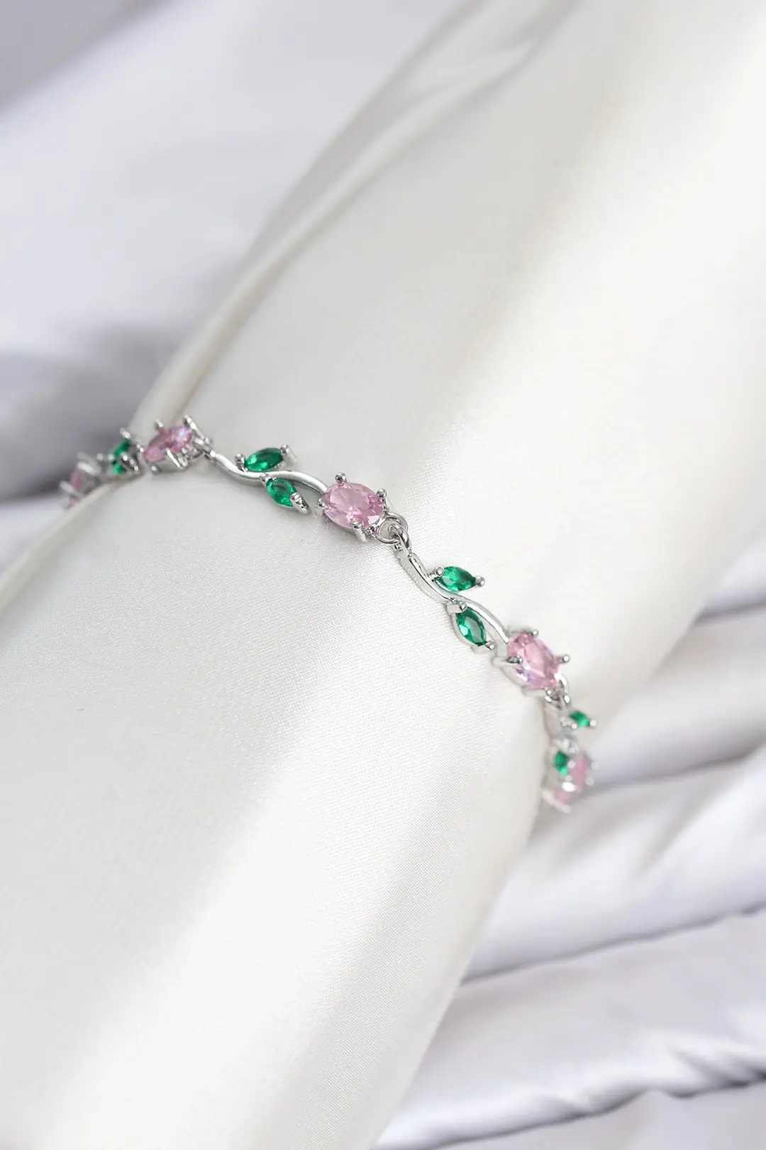 Utterly Good Gümüş Kaplama Pembe Zirkon Taşlı Çiçek Model Bileklik