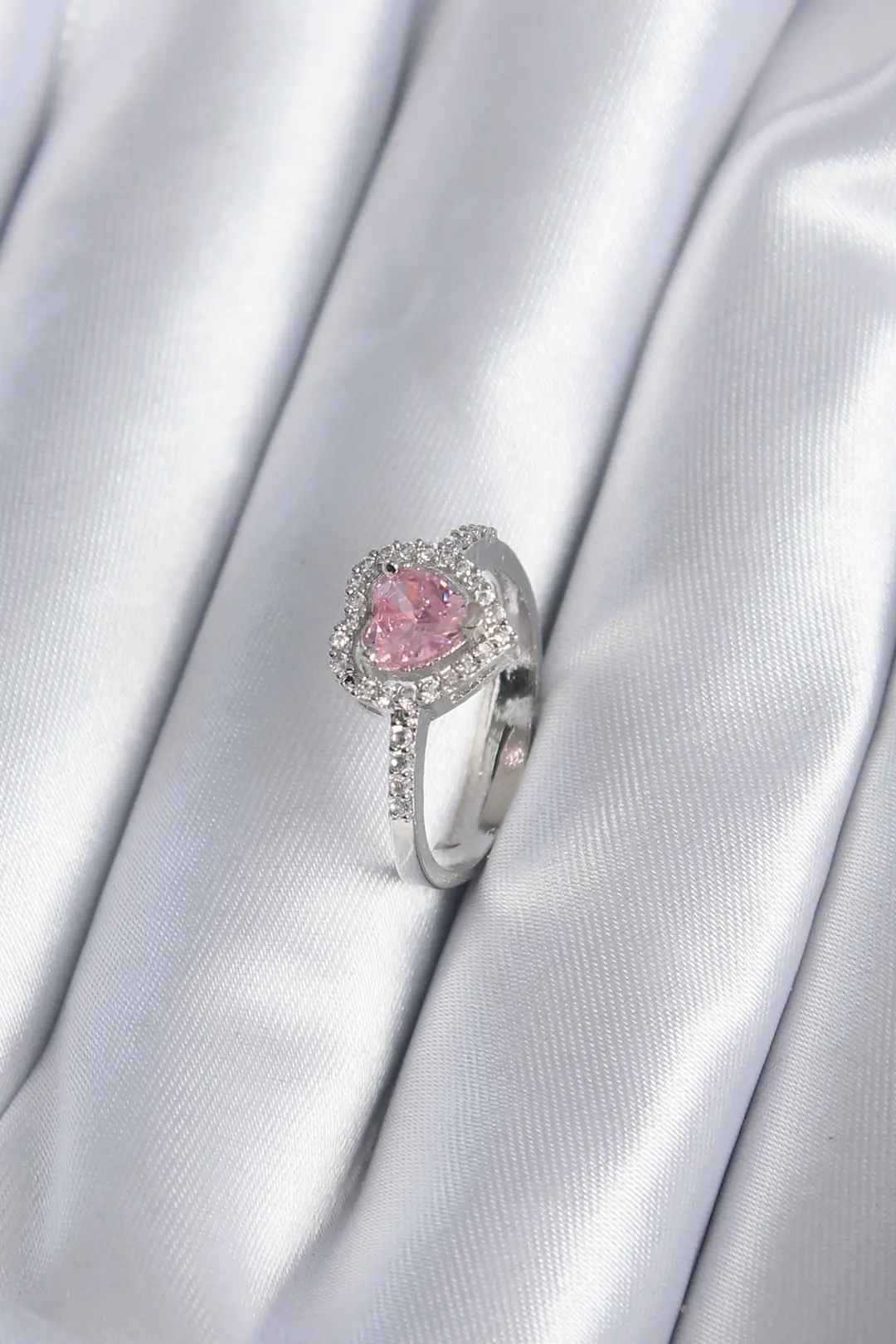 Utterly Good Gümüş Renk Pembe Zirkon Taşlı Kalp Charm Kadın Yüzük
