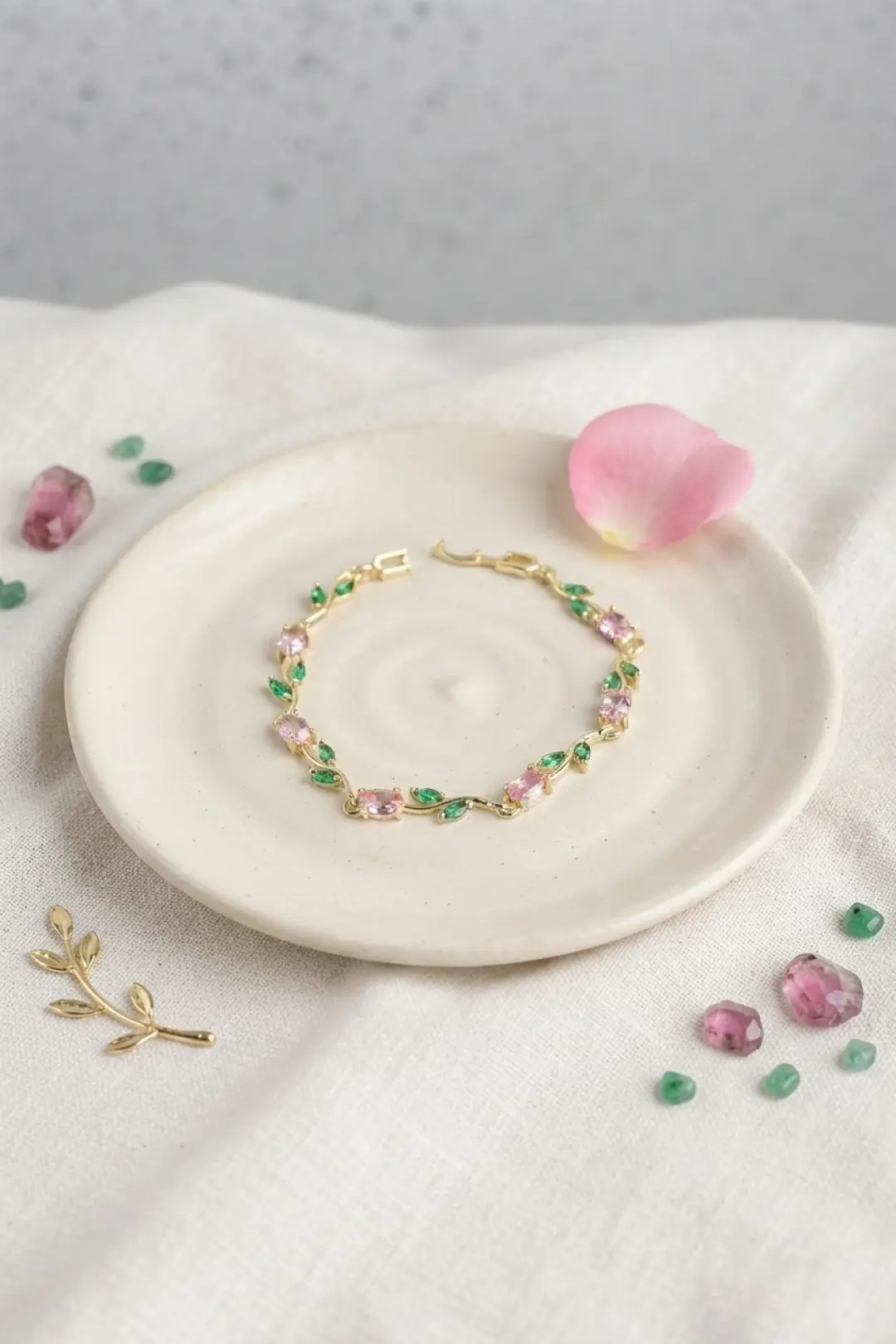 Utterly Good Kadın Bileklik Gold Kaplama Pembe Zirkon Taşlı Çiçek Model