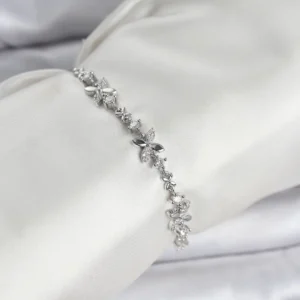 Utterly Good Kadın Bileklik Yonca Model Zirkon Taşlı Asansörlü Gümüş Renk