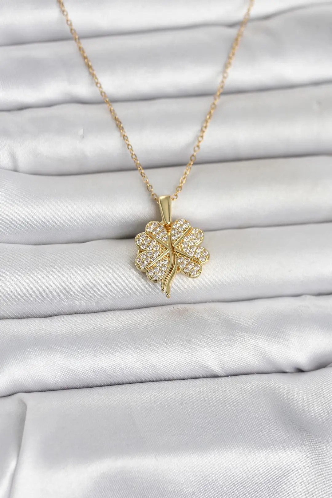 Utterly Good Kadın Kolye 316L Çelik Gold Yonca Model Zirkon Taşlı