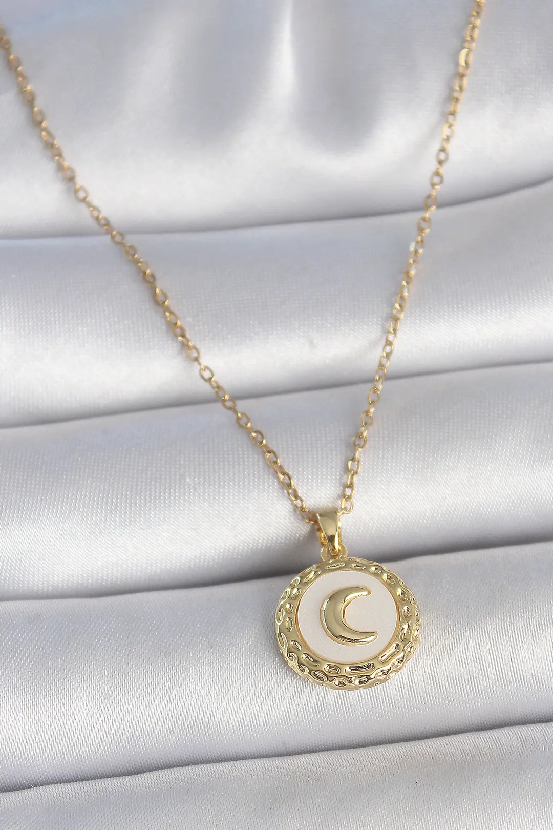 Utterly Good Kadın Kolye 316L Çelik Gold Zincir Beyaz Mineli Hilal Madalyon