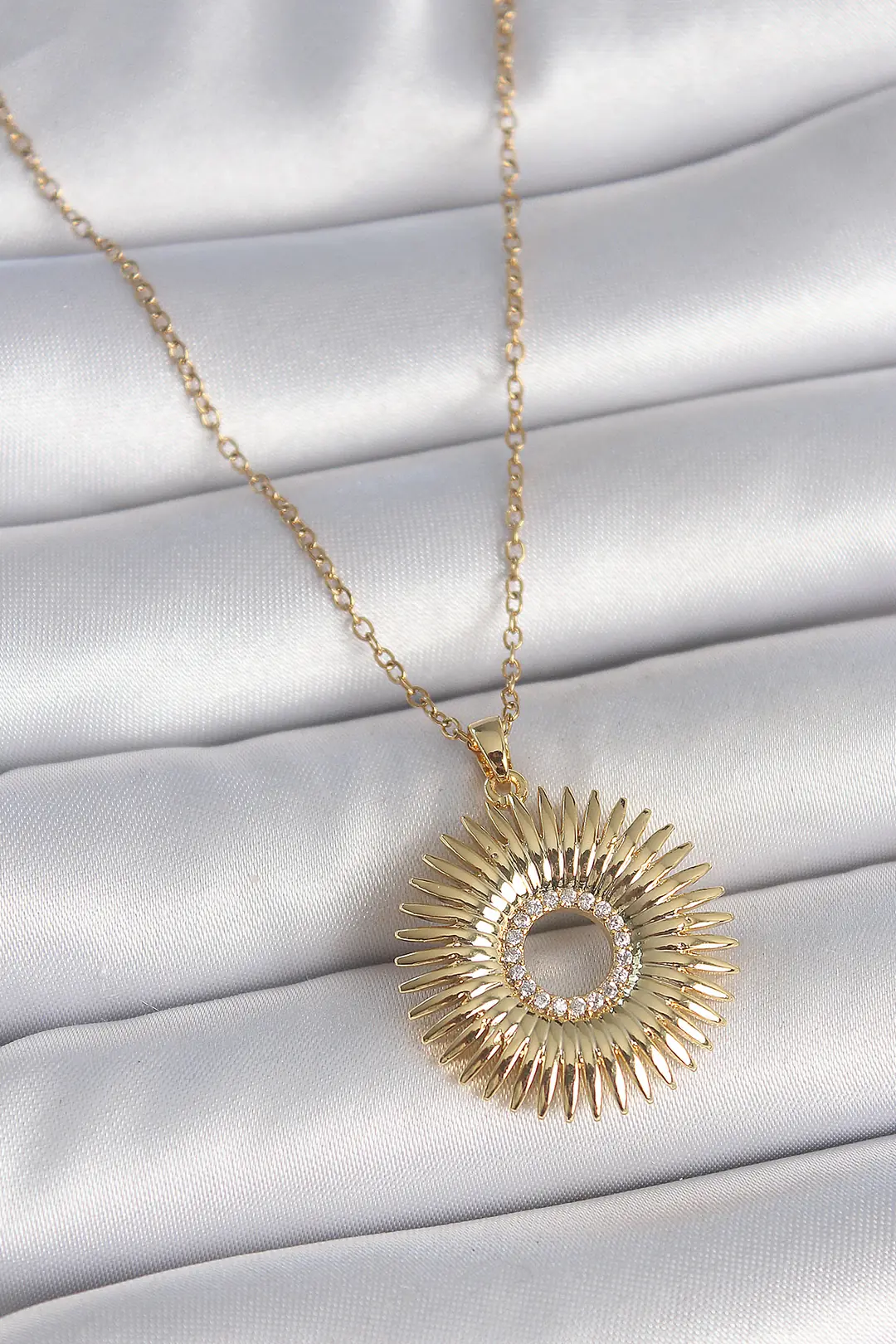 Utterly Good Kadın Kolye 316L Çelik Gold Zirkon Taşlı Nova Yıldız Model