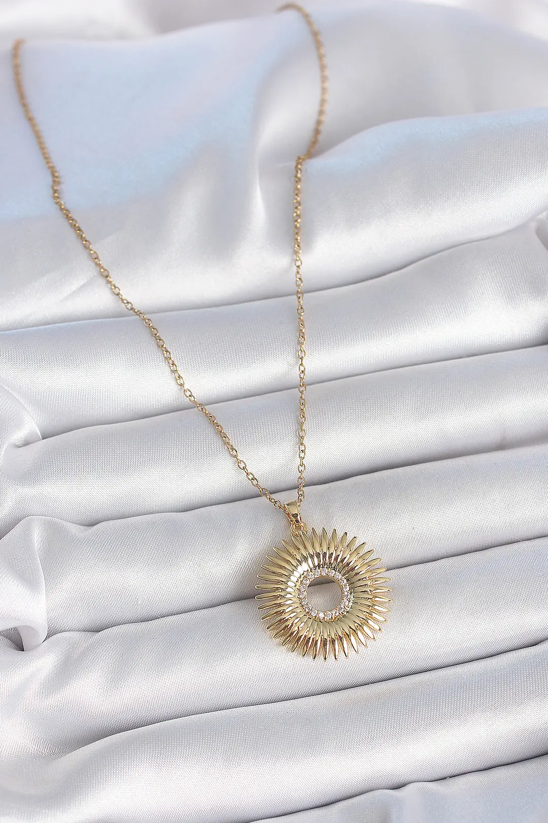 Utterly Good Kadın Kolye 316L Çelik Gold Zirkon Taşlı Nova Yıldız Model