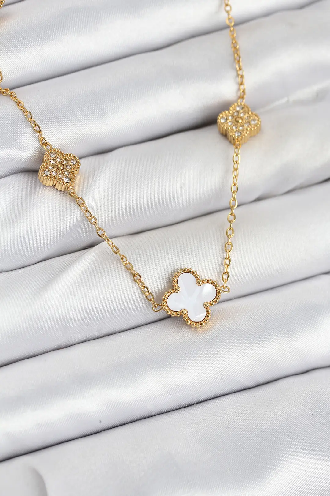 Utterly Good Kadın Kolye 316L Çelik Zirkon Taşlı Yonca Model Gold Renk
