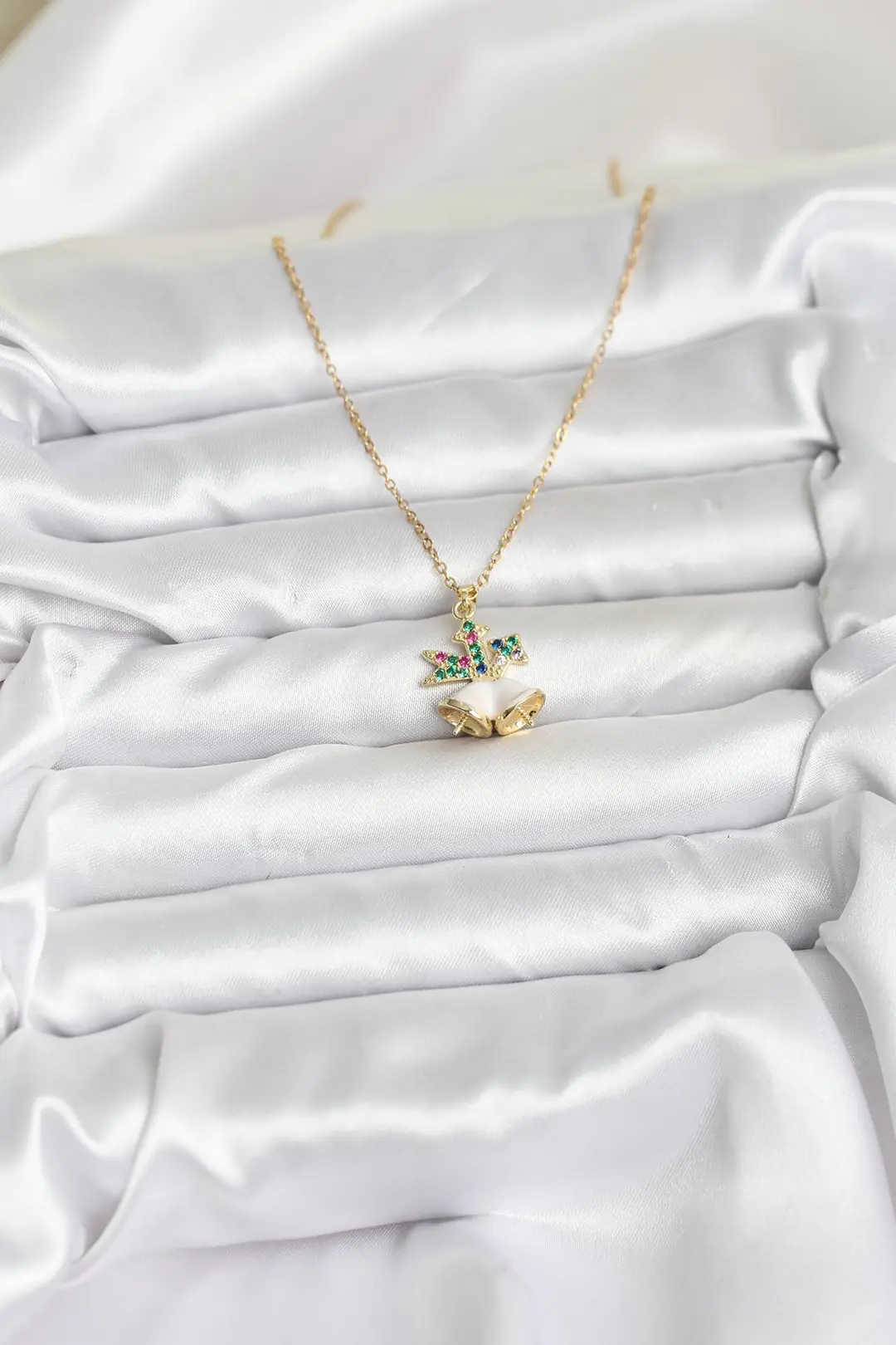 Utterly Good Kadın Kolye Gold Çan Model Zirkon Taşlı Çelik Zincir Yılbaşı Kolyesi