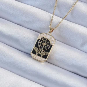 Utterly Good Kadın Tarot Figürlü Siyah Mineli Gold Çelik Zincir Kolye