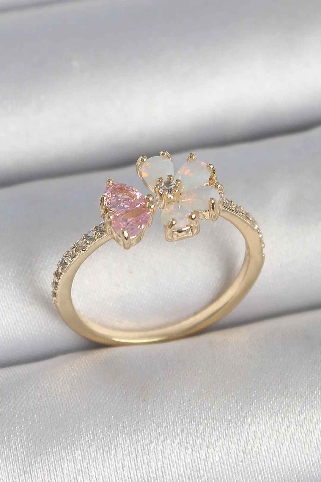 Utterly Good Kadın Yüzük Gold Renk Beyaz Mineli Pembe Zirkon Taşlı Çiçek Model