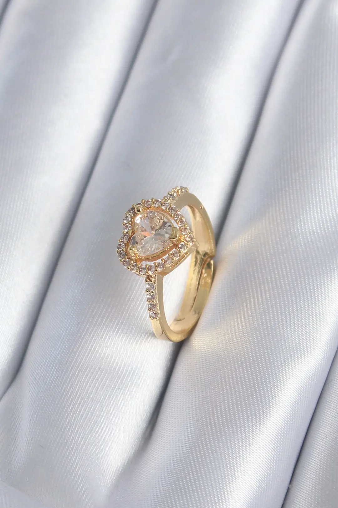 Utterly Good Kadın Yüzük Gold Renk Zirkon Taşlı Kalp Charm Model