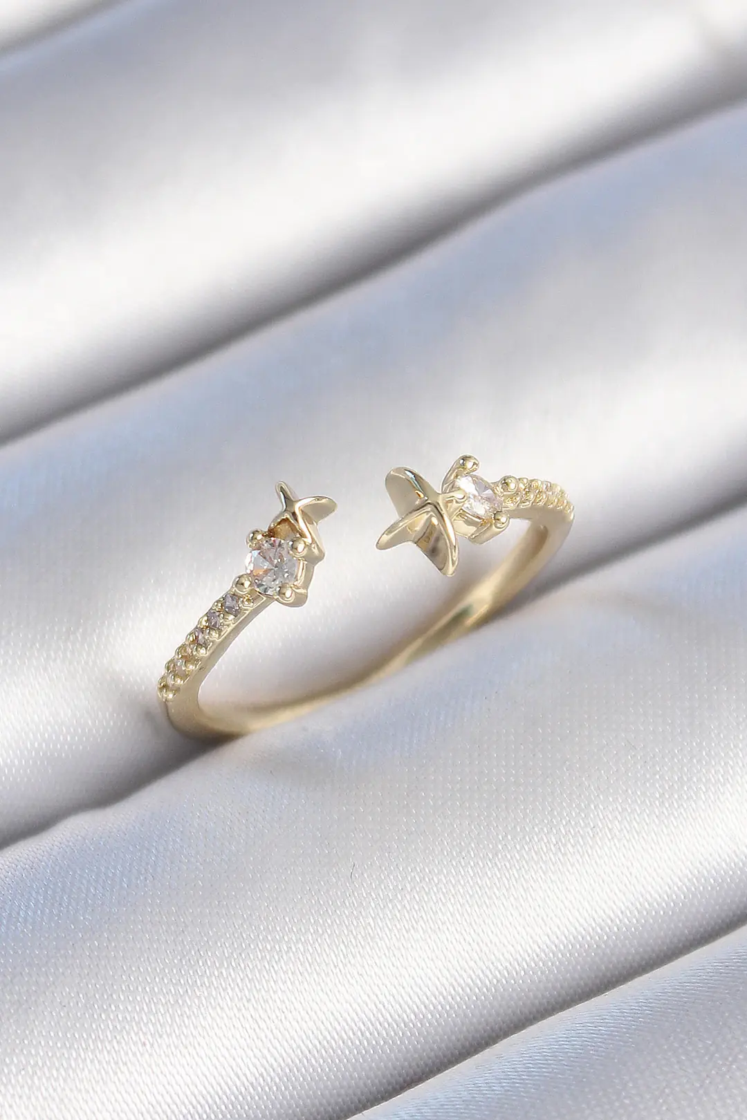 Utterly Good Kadın Yüzük Gold Renk Zirkon Taşlı Yıldız Model