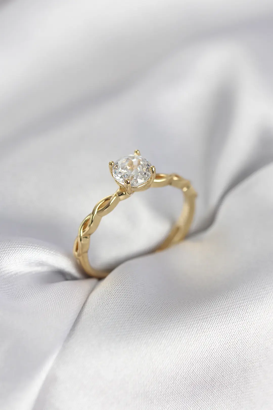 Utterly Good Kadın Yüzük Gold Sarmal Zincir Tek Taş Zirkon Model