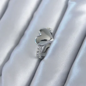 Utterly Good Kadın Yüzük Gümüş Renk Kalp Model Zirkon Taşlı Pirinç