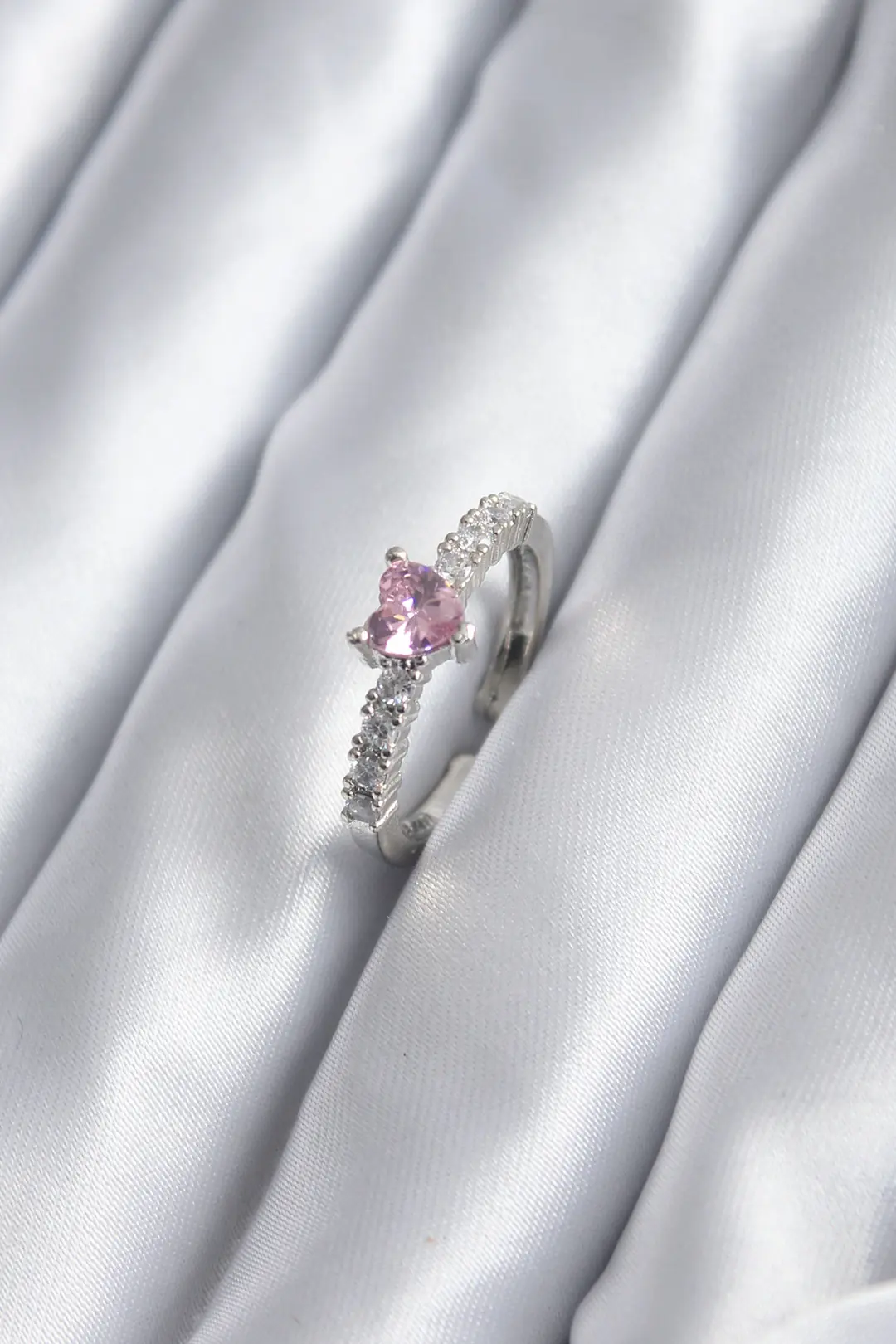 Utterly Good Kadın Yüzük Gümüş Renk Zirkon Taşlı Pembe Kristal Kalp Model