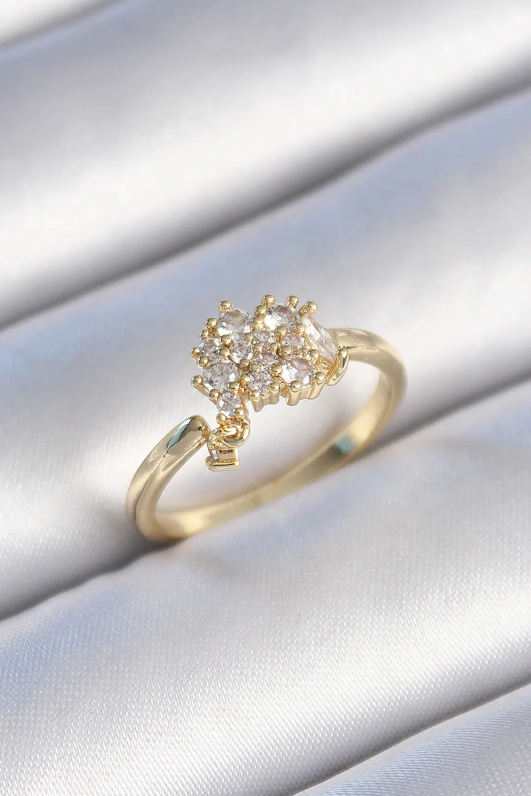Utterly Good Kadın Yüzük Pirinç Gold Zirkon Taşlı Günlük Kullanım