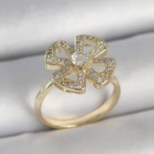 Utterly Good Kadın Yüzük Yonca Model Zirkon Taşlı Ayarlanabilir Gold Renk