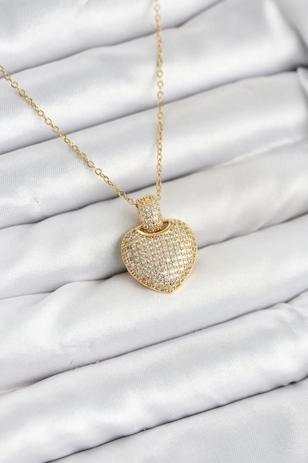 Utterly Good Kalpli Kolye 316L Çelik Zirkon Taşlı Gold Renk Kadın