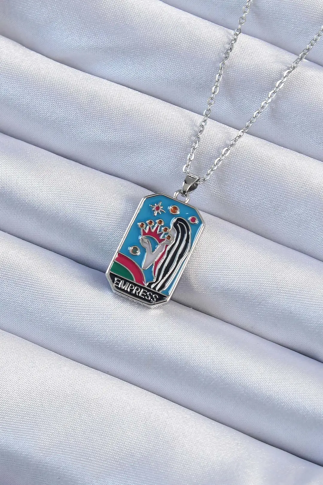 Utterly Good Kolye 316L Çelik Taç Kız Figürlü Renkli Mineli Tarot Tasarım