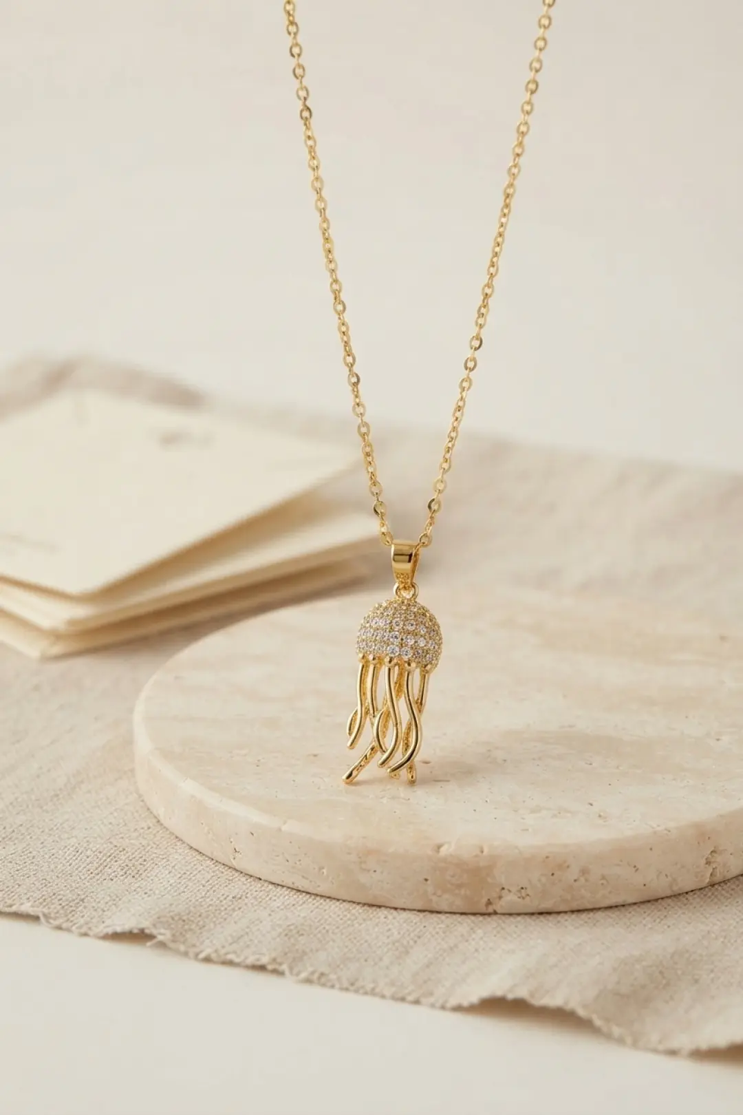 Utterly Good Kolye 316L Çelik Zirkon Taşlı Jellyfish Model Gold Renk