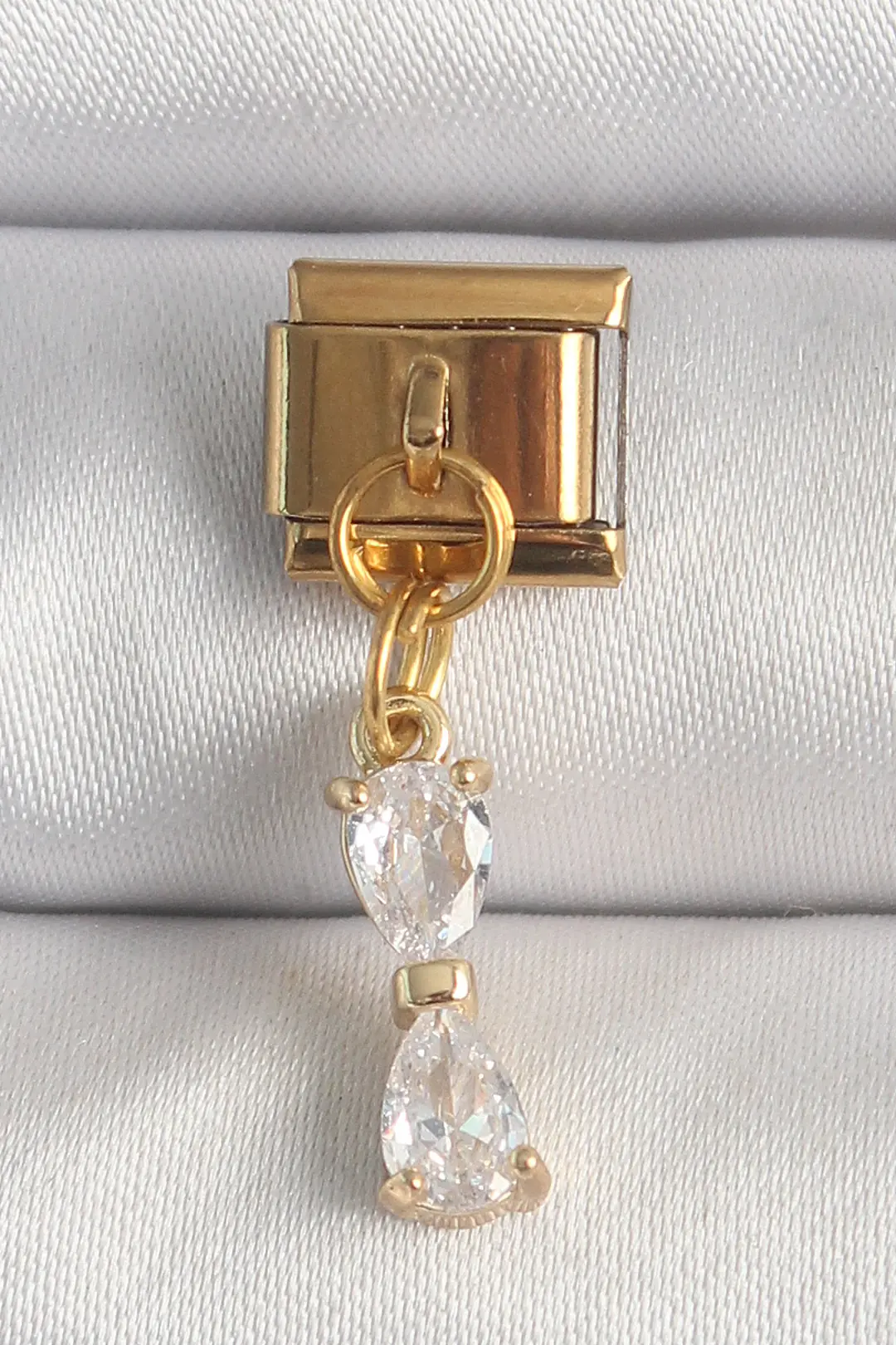 Utterly Good Kurdele Model Charm 316L Çelik Gold Sallantılı Zirkon Taşlı