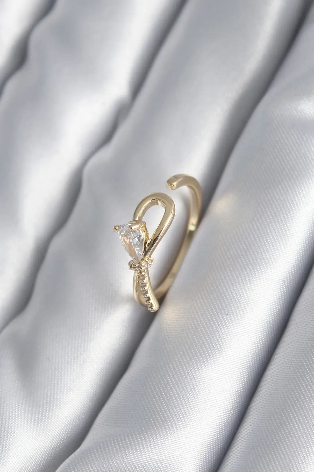 Utterly Good Kurdele Model Kadın Yüzük Zirkon Taşlı Gold Renk Pirinç