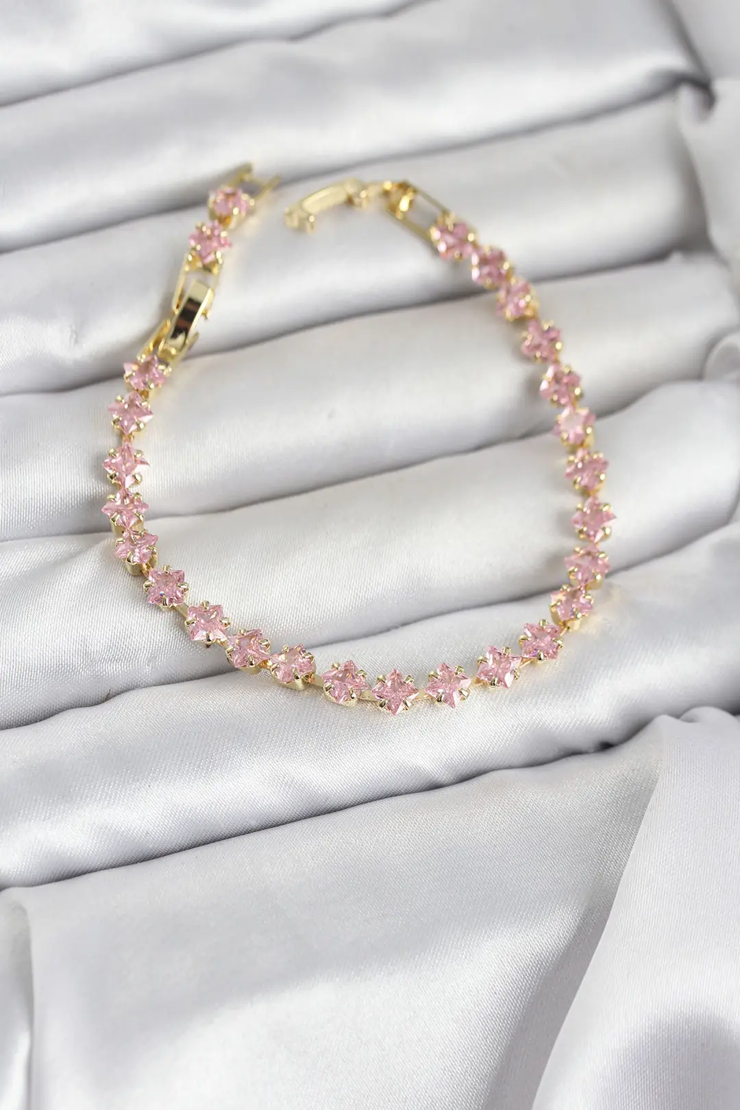 Utterly Good Pembe Kare Zirkon Taşlı Gold Su Yolu Kadın Bileklik