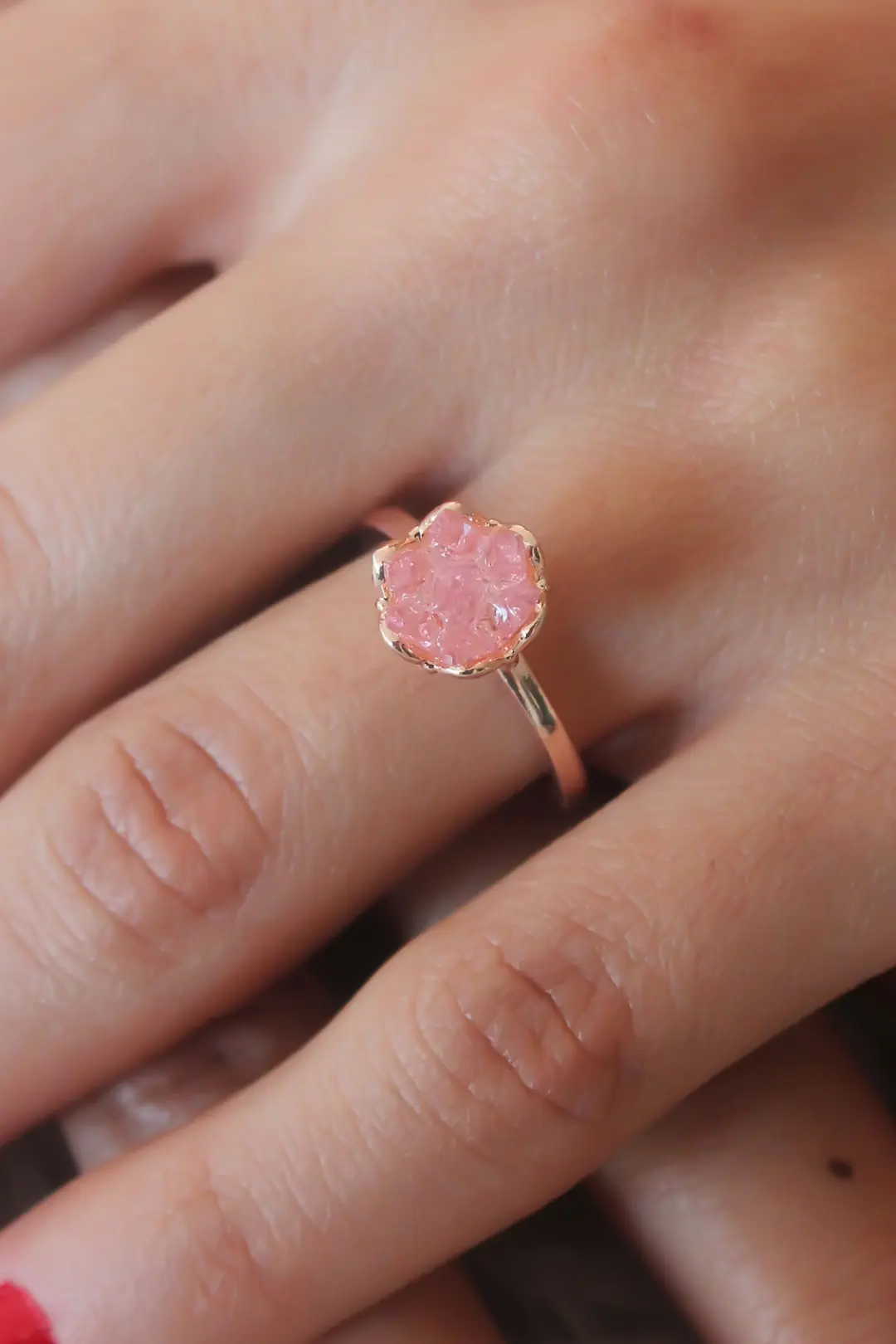 Utterly Good Pembe Lotus Çiçek Figürlü Kadın Yüzük Gold Renk Pirinç Günlük