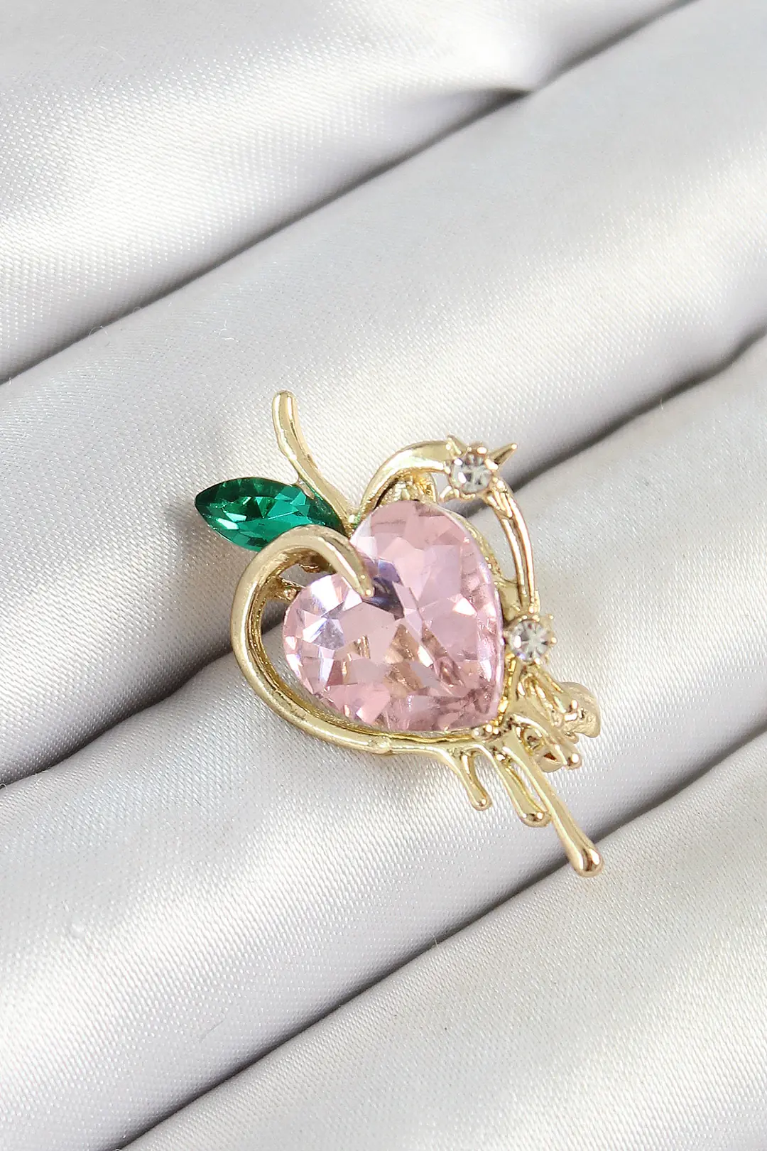Utterly Good Pembe Yeşil Zirkon Taşlı 3D Eriyen Kalp Figürlü Gold Broş