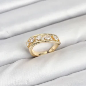 Utterly Good Pirinç Gold Renk Zirkon Taşlı Kadın Yüzük Klasik Şık Tasarım