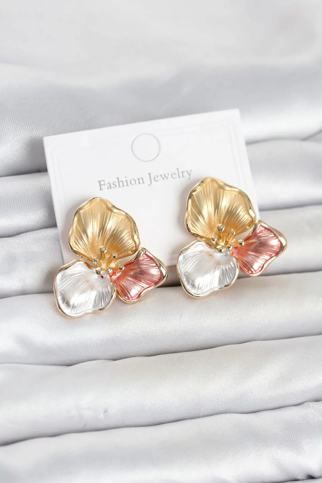 Utterly Good Pirinç Lotus Model Kadın Küpe Zarif Çiçek Tasarım