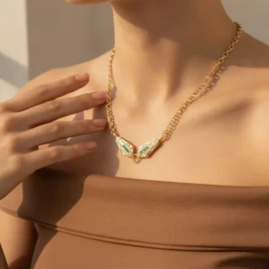 Utterly Good Serenay Kolye Pirinç Gold Renk Zirkon Taşlı Kadın Kolye