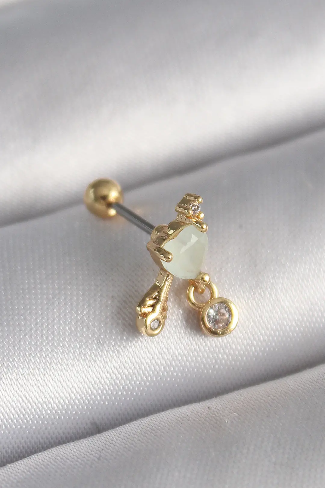 Utterly Good Tragus Piercing 316L Çelik Gold Kalp Sallantılı Zirkon Taşlı