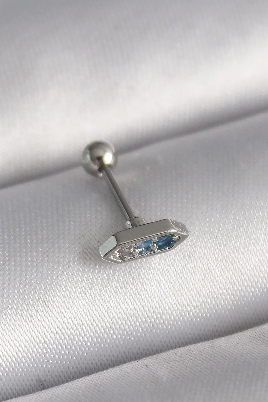 Utterly Good Tragus Piercing 316L Çelik Gümüş Renk Mavi Zirkon Taşlı