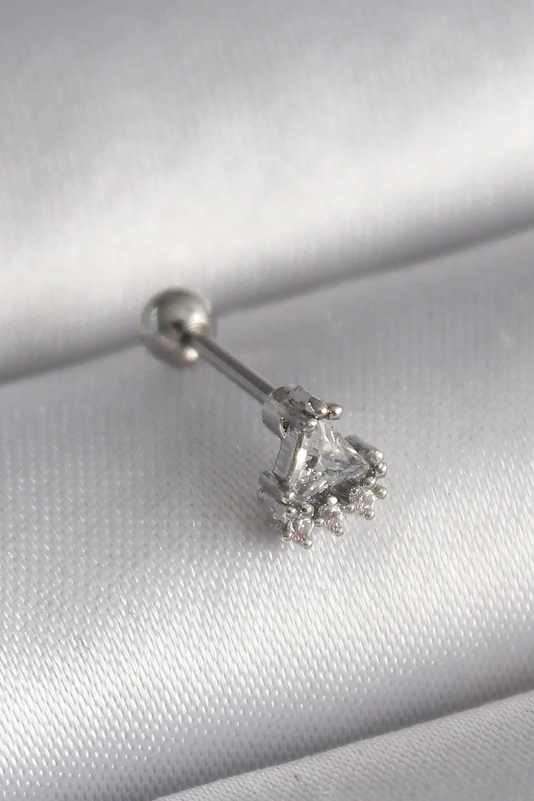 Utterly Good Tragus Piercing 316L Çelik Gümüş Üçgen Zirkon Taşlı