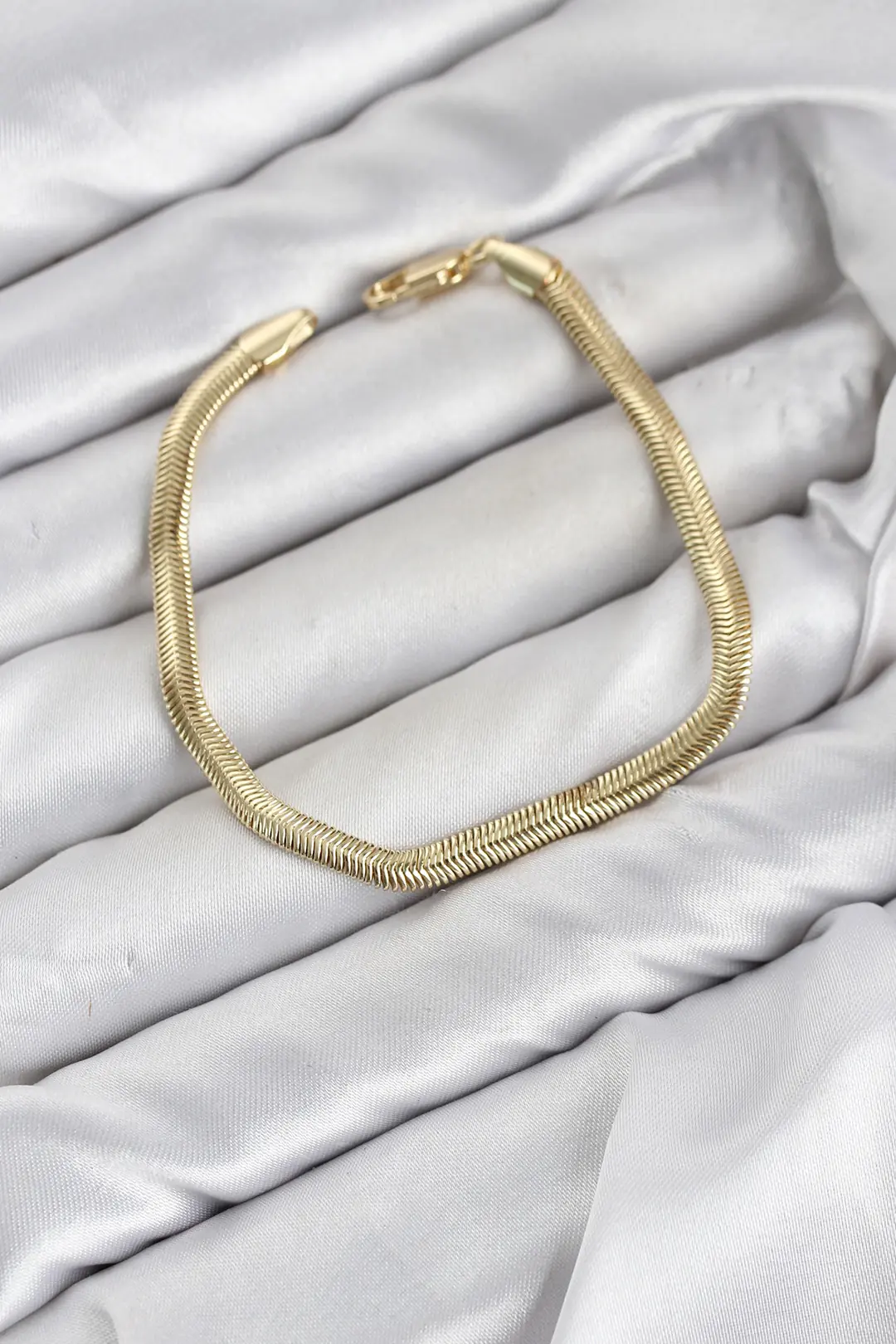 Utterly Good Yassı Yılan Zincir Kadın Bileklik Gold Renk Pirinç