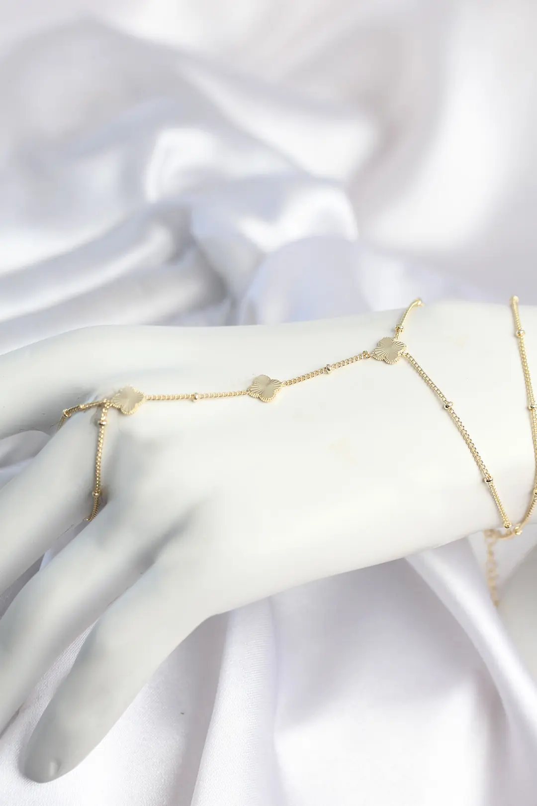 Utterly Good Yonca Model Şahmeran Kolye Pirinç Gold Kaplama Kadın