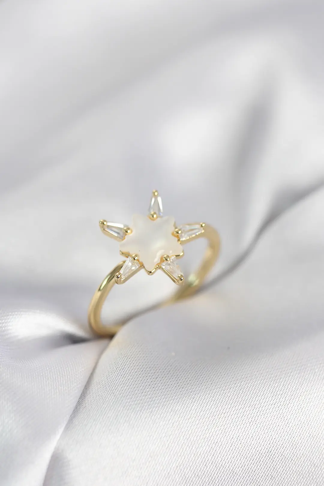 Utterly Good Yıldız Model Kadın Yüzük Gold Renk Sedefli Zirkon Taşlı