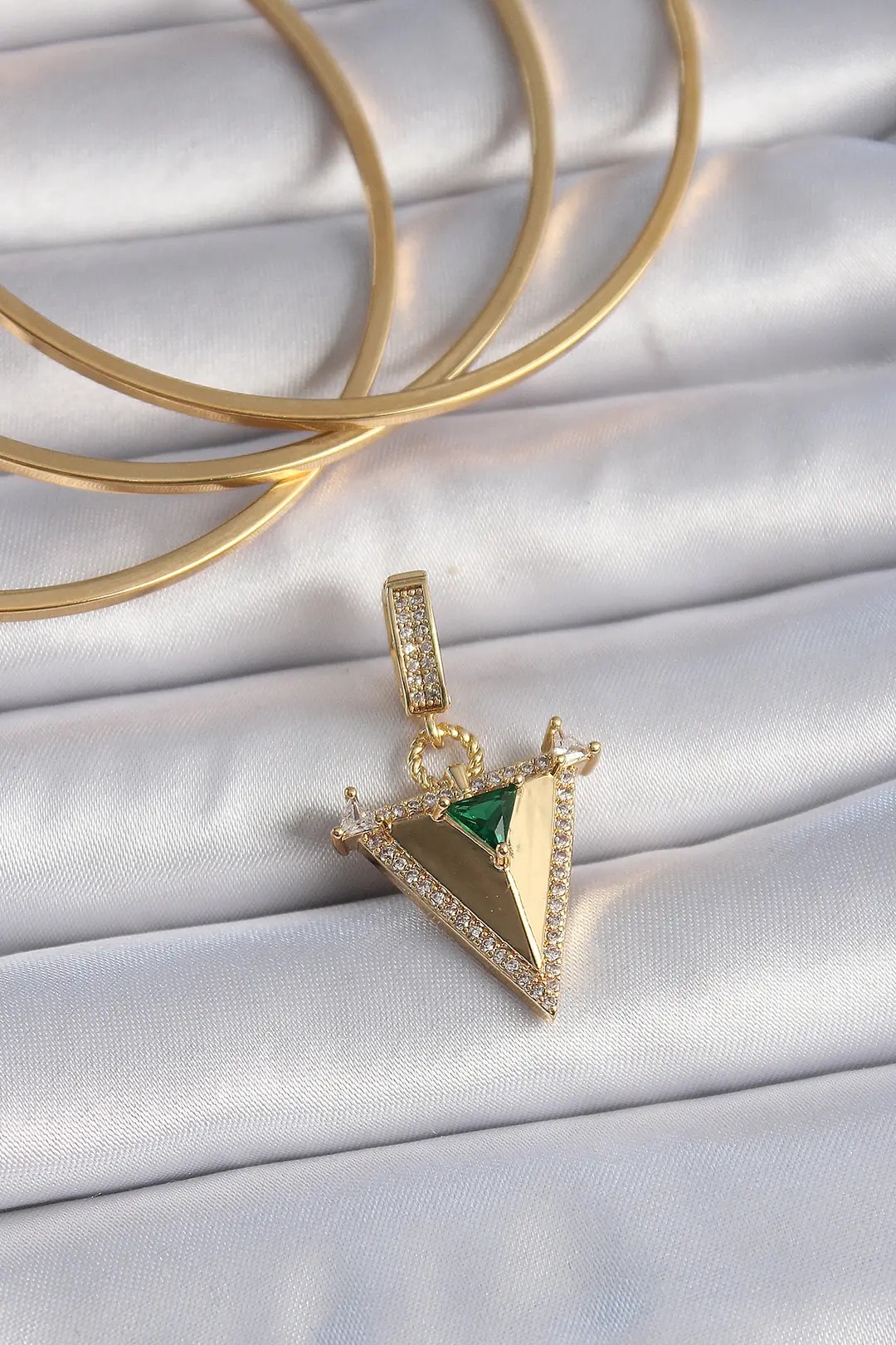 Utterly Good Zirkon Taşlı 3D Üçgen Model Charm Bileklik Altın Renk